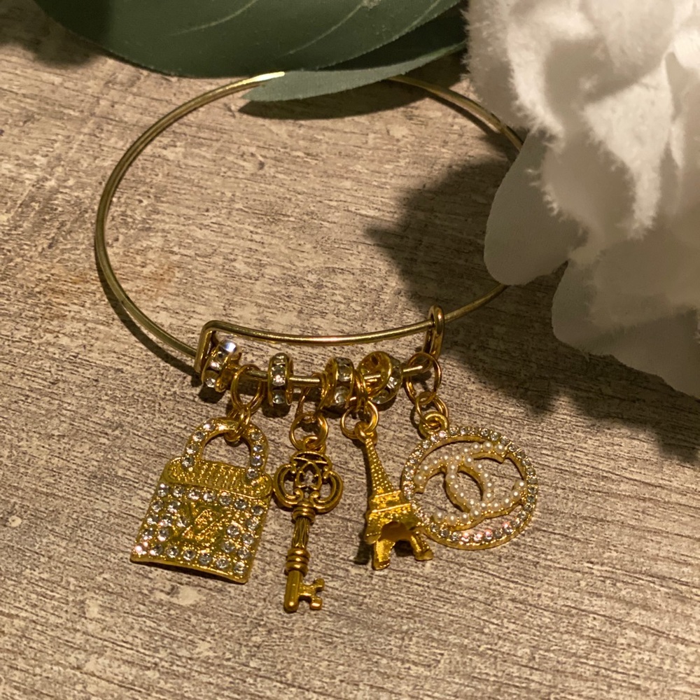 Bangle bracelet